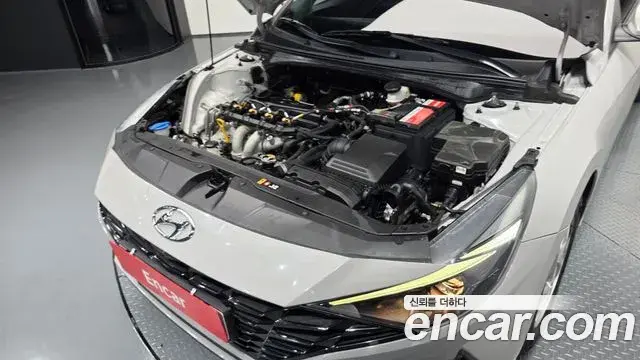 Hyundai The New Avante Hybrid 2022 — Photo 17/20