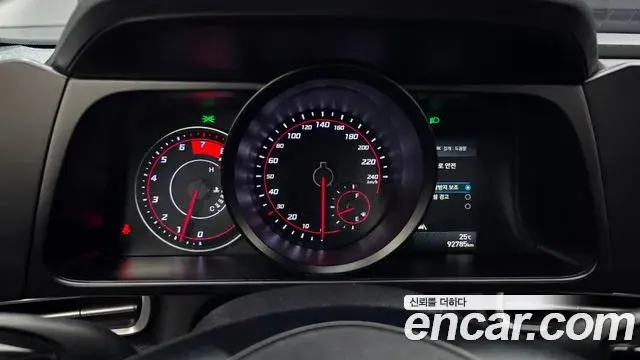 Hyundai The New Avante Hybrid 2022 — Photo 18/20
