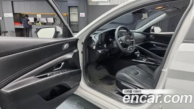 Hyundai The New Avante Hybrid 2022 — Photo 9/20
