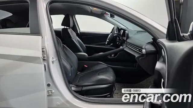 Hyundai The New Avante Hybrid 2022 — Photo 16/20