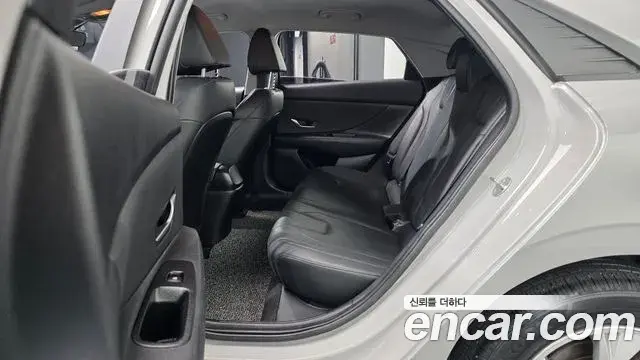 Hyundai The New Avante Hybrid 2022 — Photo 1/20