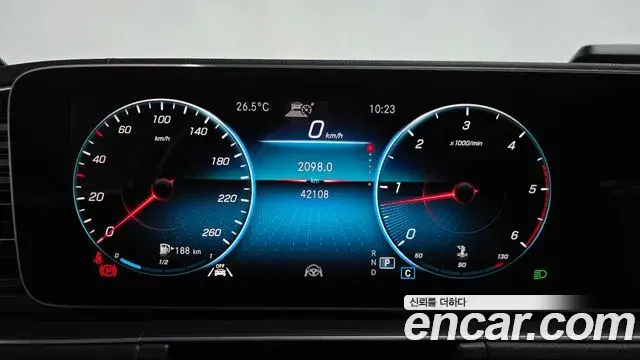 Mercedes-Benz GLE-Class 2021 — Şəkil 36/40