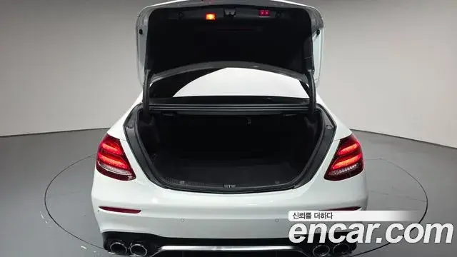 Mercedes-Benz E-Class 2019 — Фото 20/20