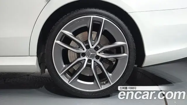 Mercedes-Benz E-Class 2019 — ფოტო 15/35
