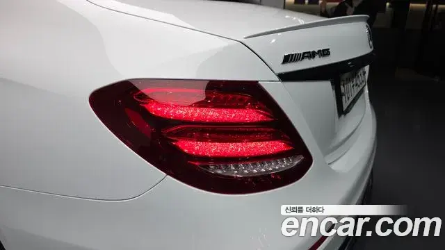 Mercedes-Benz E-Class 2019 — ფოტო 14/35
