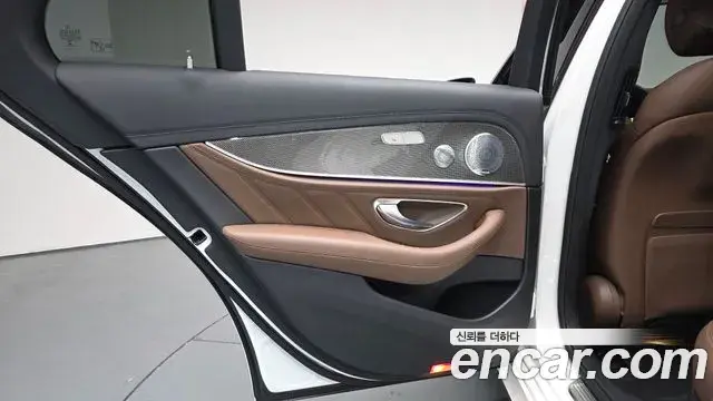 Mercedes-Benz E-Class 2019 — ფოტო 21/35