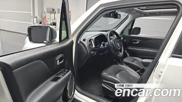 Jeep Renegade 2020 — Photo 28/32