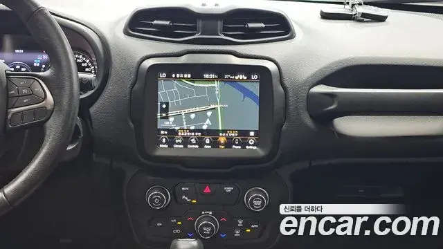 Jeep Renegade 2020 — Photo 21/32