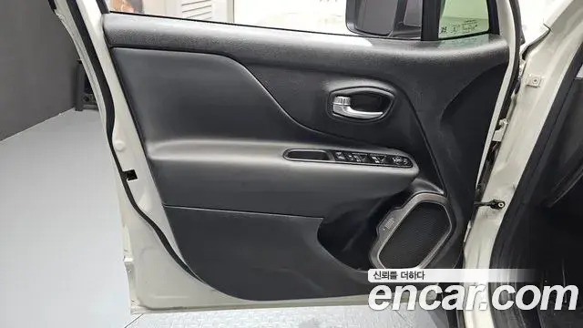 Jeep Renegade 2020 — Photo 22/32