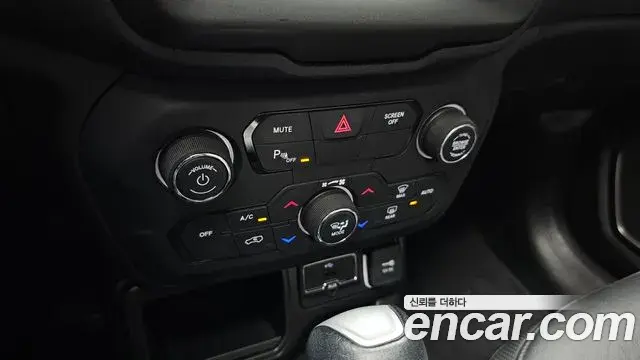 Jeep Renegade 2020 — Photo 24/32