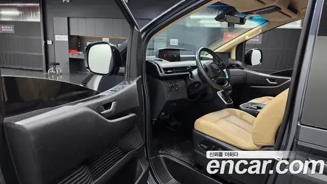 Hyundai Staria 2022 — Photo 8/31