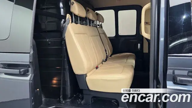 Hyundai Staria 2022 — Photo 27/31