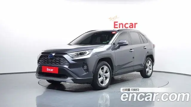 Toyota RAV4 2019 — Фото 1/20