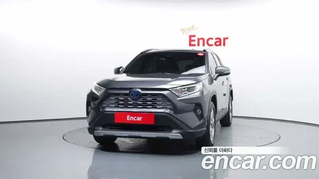 Toyota RAV4 2019 — Фото 3/20