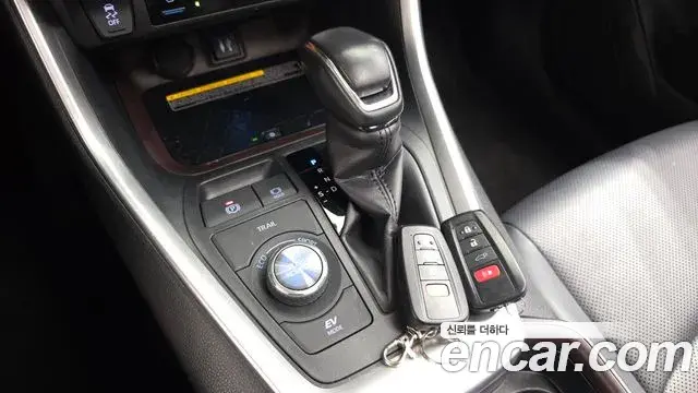 Toyota RAV4 2019 — Фото 9/20