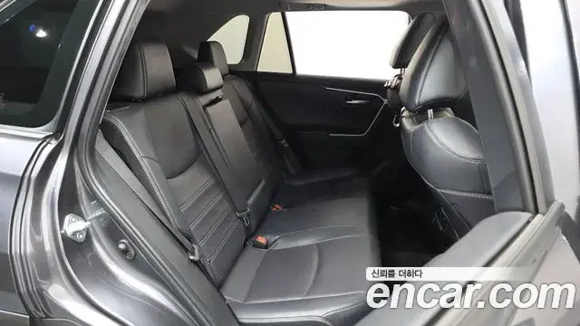 Toyota RAV4 2019 — Фото 11/20