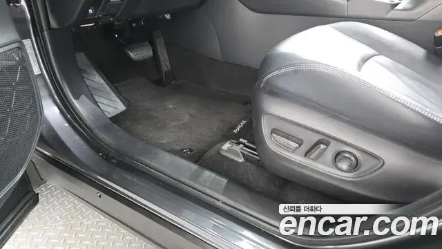 Toyota RAV4 2019 — Фото 12/20