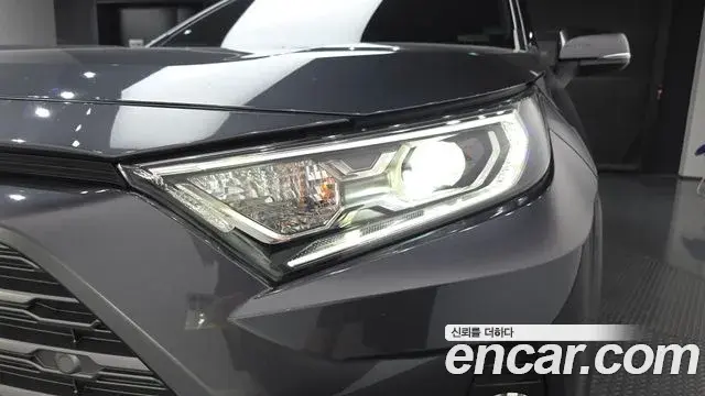Toyota RAV4 2019 — Şəkil 30/34