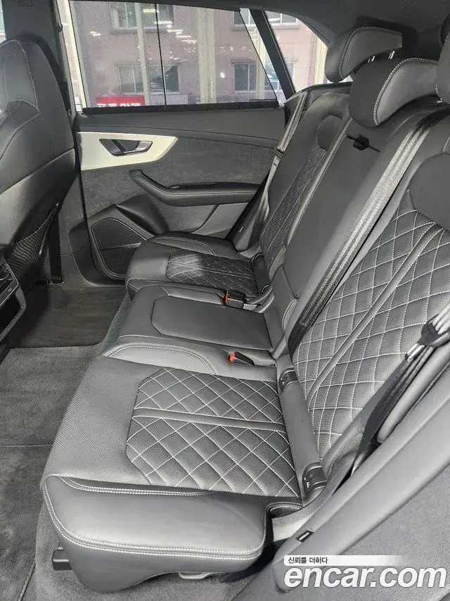 Audi Q8 2023 — Photo 6/20