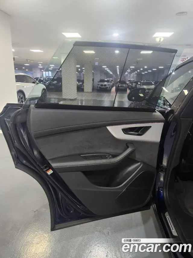 Audi Q8 2023 — Photo 4/20