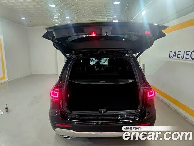 Mercedes-Benz GLB-Class 2020 — Şəkil 19/20