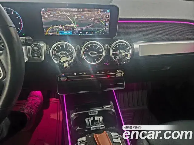 Mercedes-Benz GLB-Class 2020 — Şəkil 13/20