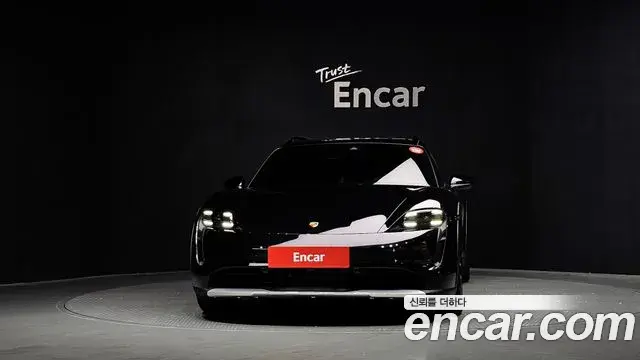 Porsche Taycan 2023 — Photo 15/34