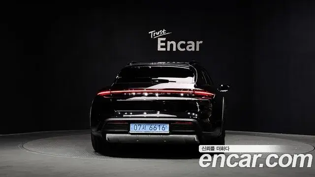 Porsche Taycan 2023 — Photo 4/34