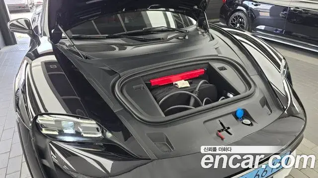 Porsche Taycan 2023 — Photo 30/34