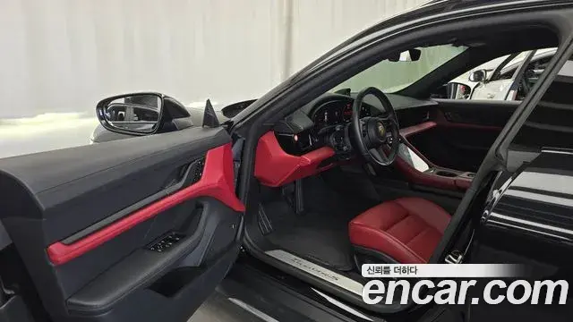 Porsche Taycan 2023 — Photo 10/34