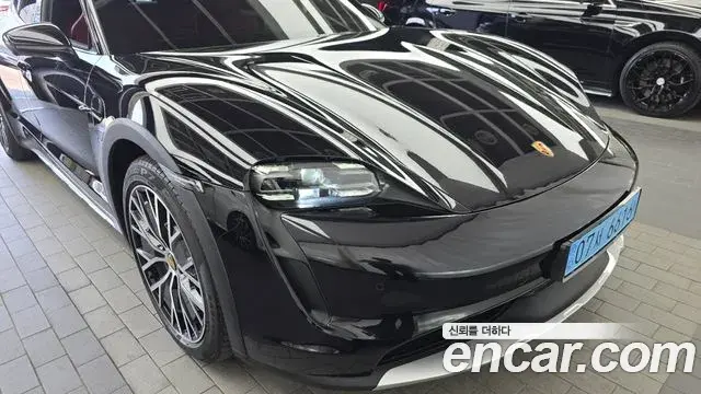 Porsche Taycan 2023 — Photo 33/34