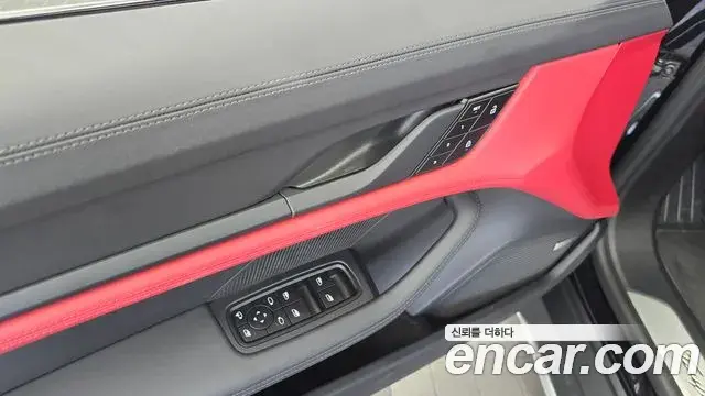 Porsche Taycan 2023 — Photo 29/34