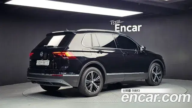 Volkswagen Tiguan 2019 — ფოტო 12/20