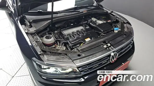 Volkswagen Tiguan 2019 — ფოტო 4/20