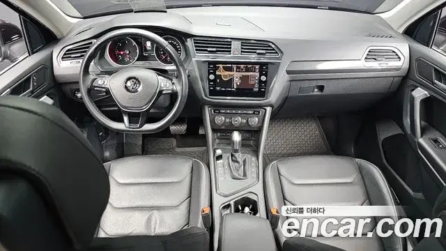 Volkswagen Tiguan 2019 — ფოტო 8/20