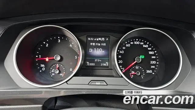 Volkswagen Tiguan 2019 — ფოტო 17/20