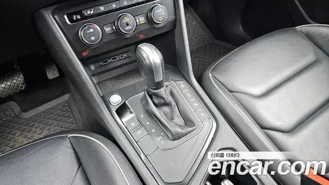 Volkswagen Tiguan 2019 — ფოტო 11/20