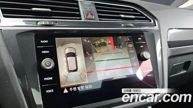 Volkswagen Tiguan 2019 — ფოტო 13/20