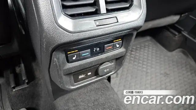 Volkswagen Tiguan 2019 — ფოტო 15/20