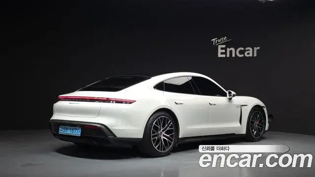 Porsche Taycan 2021 — Photo 30/36