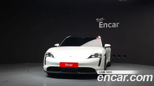 Porsche Taycan 2021 — Photo 19/36