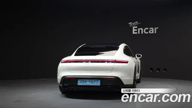 Porsche Taycan 2021 — Photo 28/36