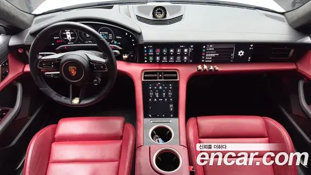Porsche Taycan 2021 — Photo 14/36