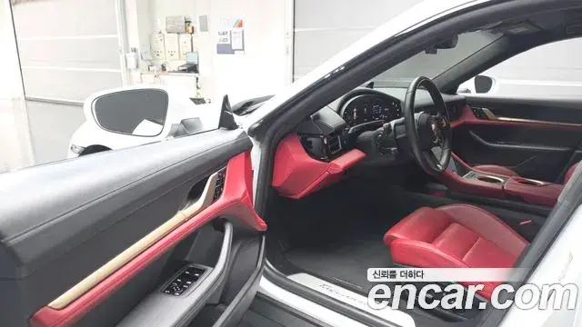 Porsche Taycan 2021 — Photo 15/36