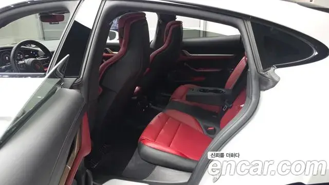 Porsche Taycan 2021 — Photo 4/36