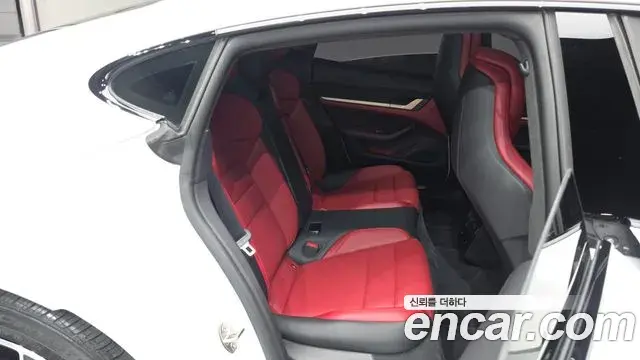 Porsche Taycan 2021 — Photo 23/36