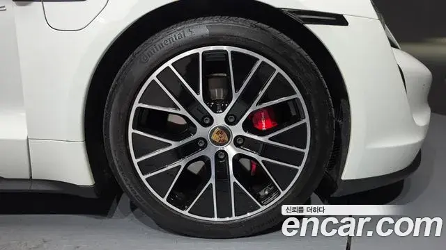 Porsche Taycan 2021 — Photo 5/36