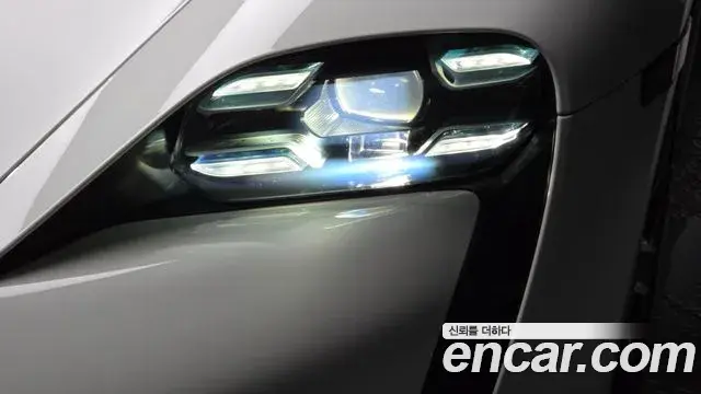 Porsche Taycan 2021 — Photo 18/36