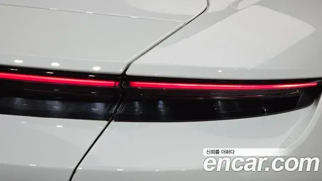 Porsche Taycan 2021 — Photo 12/36