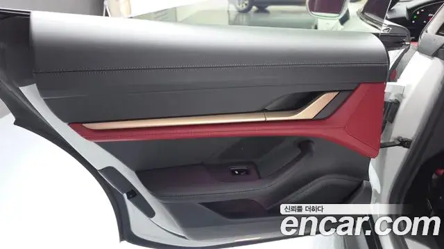 Porsche Taycan 2021 — Photo 10/36